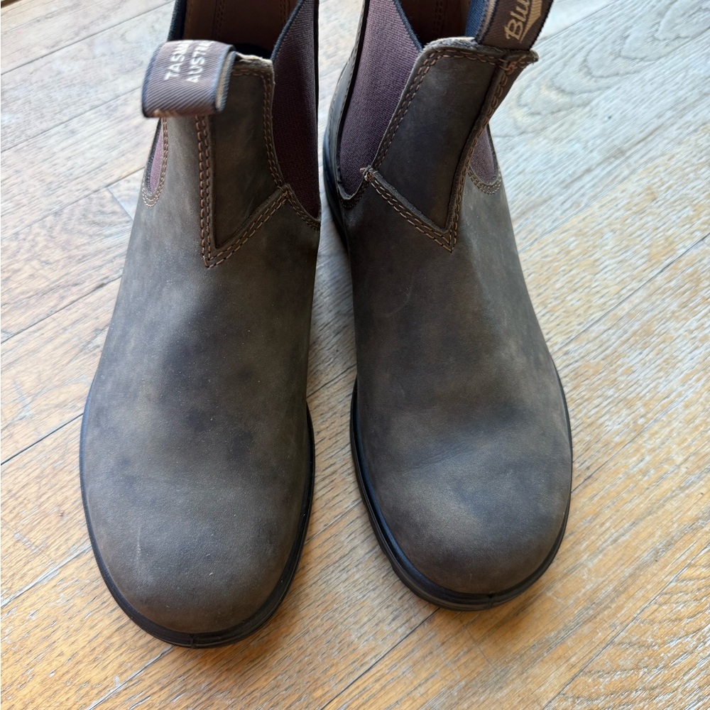 NIB Blundstones #585 Rustic Brown 9